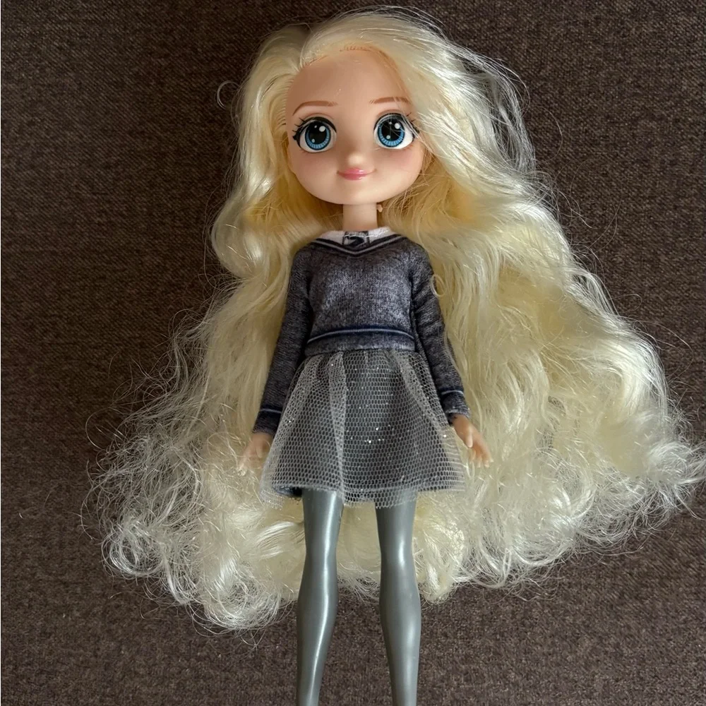 Blonde Doll with Silver Outfit - Picture 5 of 6